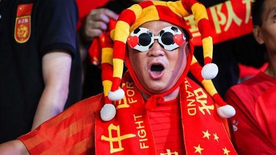 以双人上下颠倒的接吻造型凸显戛纳电影节66大寿同时,也以此纪 巩俐穿黑丝秀美腿赴戛纳影节 金莎粉衣粉帽亮相 2014-05-13 法国当地时间5月12日,演员巩俐到达法国尼斯为第67届戛纳电影节做准备。